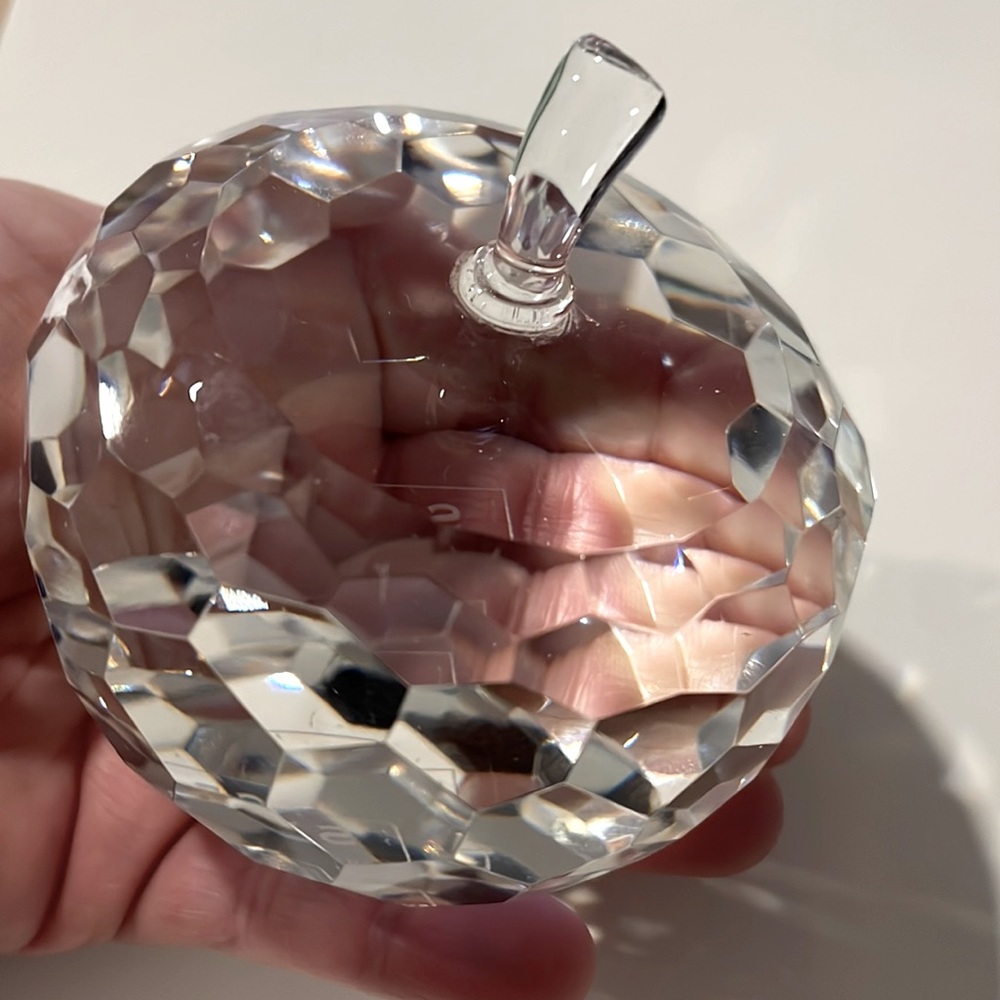 Host Pick Crystal Apple Paperweight from Simon Design